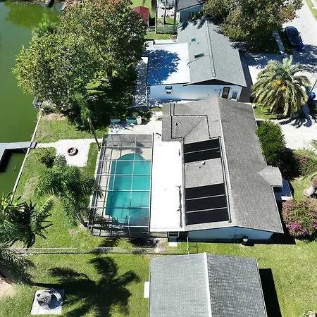 Lakefront Paradise With Private Pool